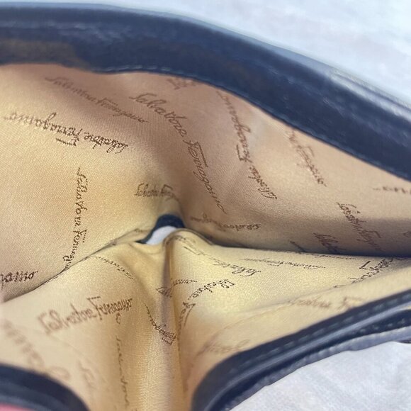 Salvatore Ferragamo Black Leather Bifold Wallet w/ Bamboo Gancini - Preowned - Picture 10 of 13